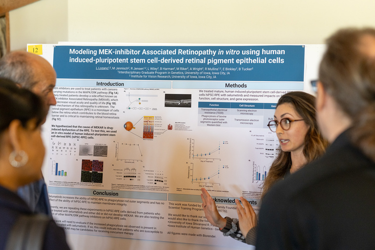 Lola Lozano presenting her poster